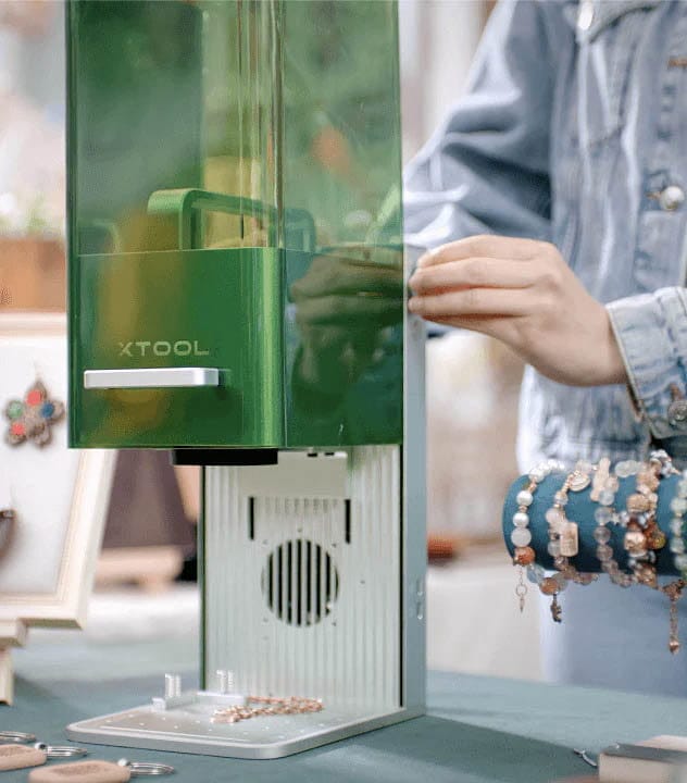 adjusting focus on the xTool F1 laser engraver