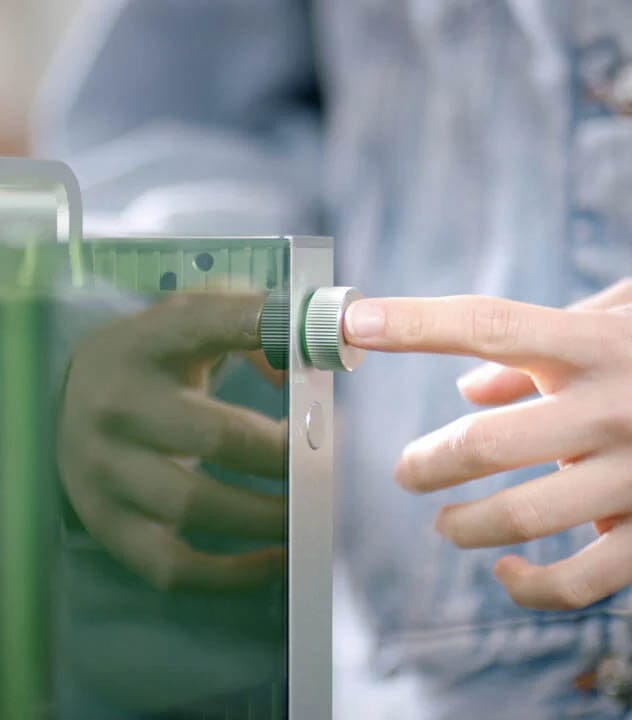 push the start button on the xTool F1